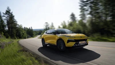 Стартували продажі електричного кроссовера від Lotus - Auto24