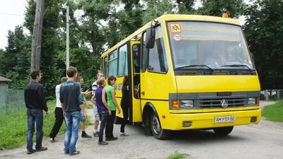 Первого сентября школьные автобусы снова ползут детей в школу - Auto24