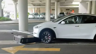 Tesla штовхала зарядний пристрій: відео - Auto24