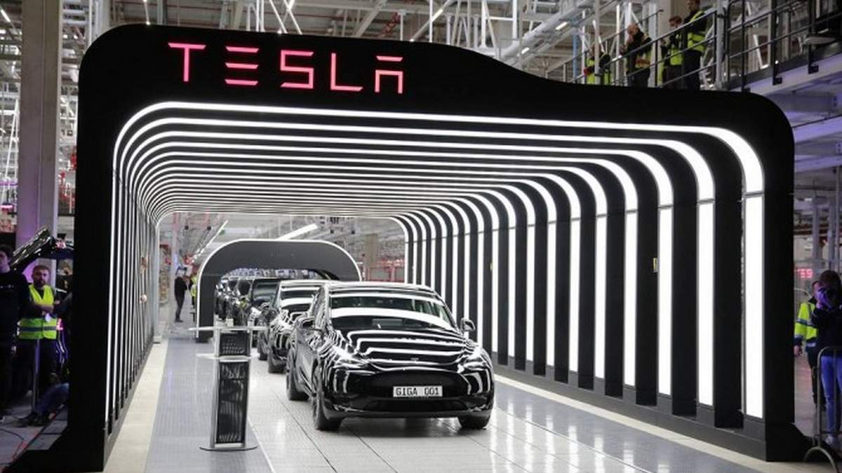 Эрдоган просит Маска построить завод Tesla в Турции