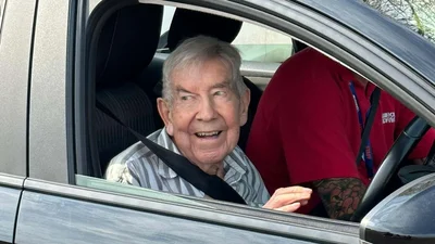 98-летний дедушка сдал экзамен на водительские права - Auto24