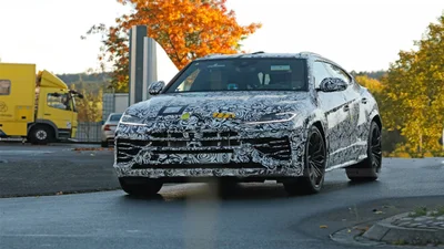 Lamborghini Urus 2025 отримає гібридну версію та нову ціну
