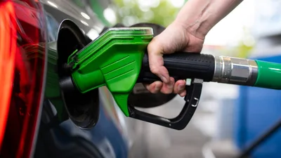 На АЗС бензин подешевел на 13 копеек - Auto24