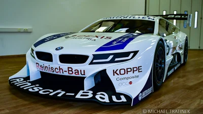 Специальный BMW i8 получил 4 двигателя от мотоцикла BMW HP4 Race