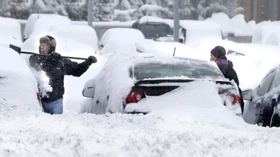 Британських водіїв почали штрафувати за очищення скла від снігу і льоду - Auto24