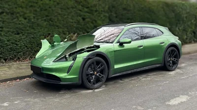 Злодії викрали фари з Porsche Taycan за допомогою ножиць по металу: фото