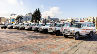 "Швидкі" з Еміратів прийшли на добротному шасі Toyota Land Cruiser - Auto24