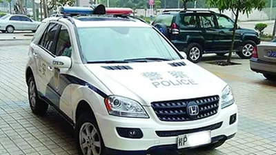 В Китае женщина установила трекеры на полицейские машины - Auto24