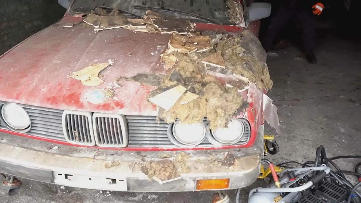 Найденный в сарае BMW E30 привели в идеальное состояние: видео