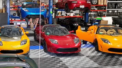 Три потерянные Tesla Roadster в идеальном состоянии продали за миллион долларов - Auto24