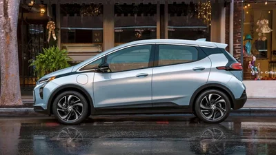 Новий Chevrolet Bolt може стати значно дешевшим завдяки літій-залізо- фосфатною батареєю - Auto24