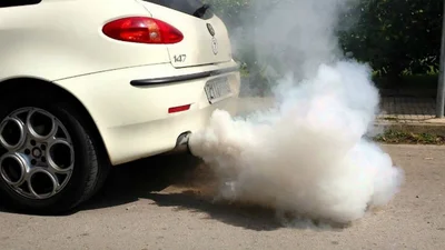 Как по цвету дыма из выхлопной трубы определить неисправности автомобиля - Auto24
