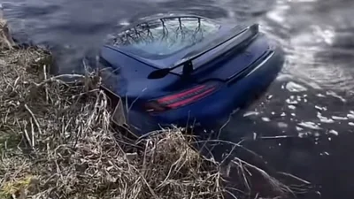 В Нідерландах втонув розкішний спорткар від Mercedes-AMG: відео  - Auto24