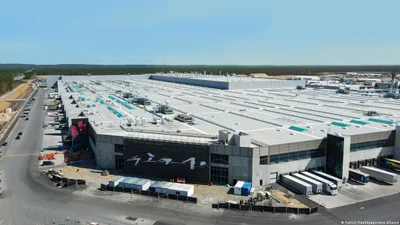 Пожежа на заводі Tesla під Берліном - Auto24