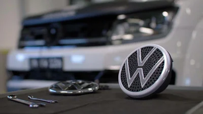 Volkswagen створив відлякувач кенгуру, схований в логотипі, для ринку Австралії - Auto24