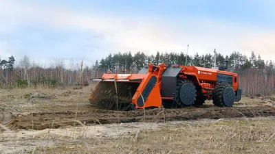 Стало відомо, скільки тракторів розмінування виконують гуманітарну місію в Україні