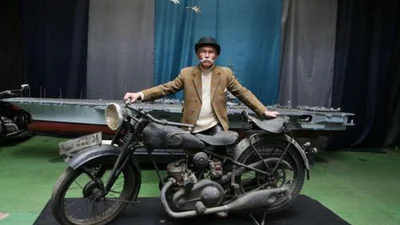На Львівщині відкопали мотоцикл 30-х років - Auto24