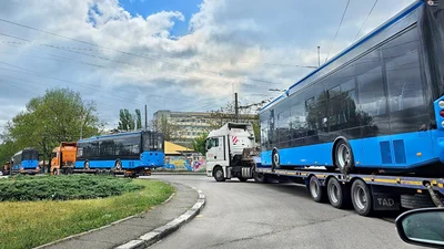 Під Києвом виробляють тролейбуси, що при потребі стають електричними автобусами 