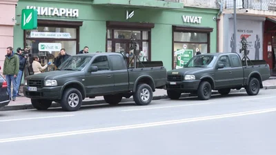 Пікапи з російськомовної макулатури відправляються на фронт - Auto24