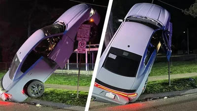 Пьяная водительница "припарковала" свой Dodge Charger на знак, запрещающий парковку