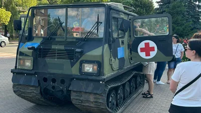 У Вишневому на показовому майданчику "фіна" з транспортером Sisu Nasu - Auto24