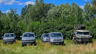 Розвідникам ГУР від благодійників прийшло 20 бусиків - Auto24