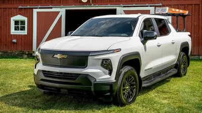 GM и Ford будут производить бензиновые пикапы на заводах для электромобилей - Auto24