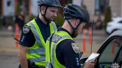 Велопатрульні масово штрафують водіїв за порушення правил паркування - Auto24