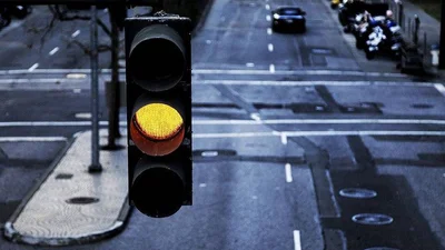 Як проїхати на жовтий без штрафу - Auto24