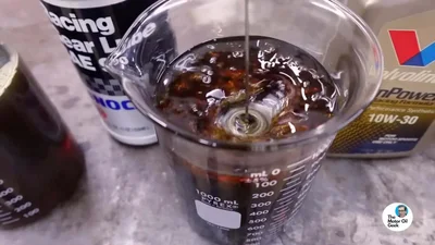 Що буде якщо використовувати прострочену моторну оливу: відео - Auto24