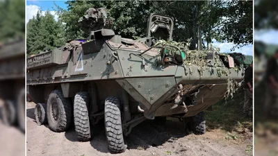 Пряме влучання з РПГ у Stryker нашому екіпажу шкоди не завдало - Auto24
