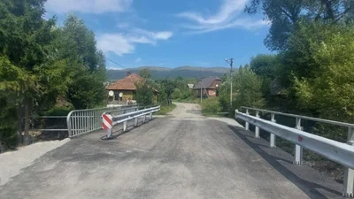 Після повені відновлено рух аварійним мостом поблизу Мукачева - Auto24