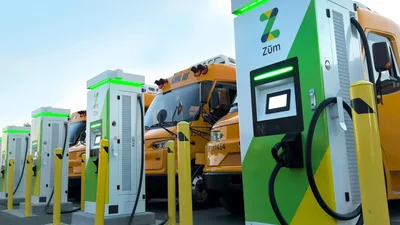 В електричних шкільних автобусах учні поводять себе тихіше