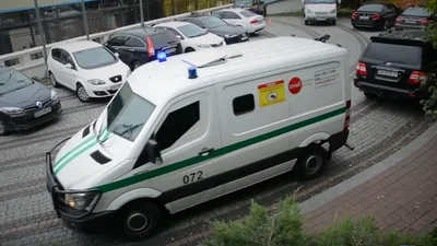 Какой штраф если не пропустил машину с мигалкой - Auto24