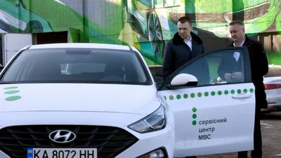 Почему в сервисных центрах МВД очереди растягиваются на недели - Auto24