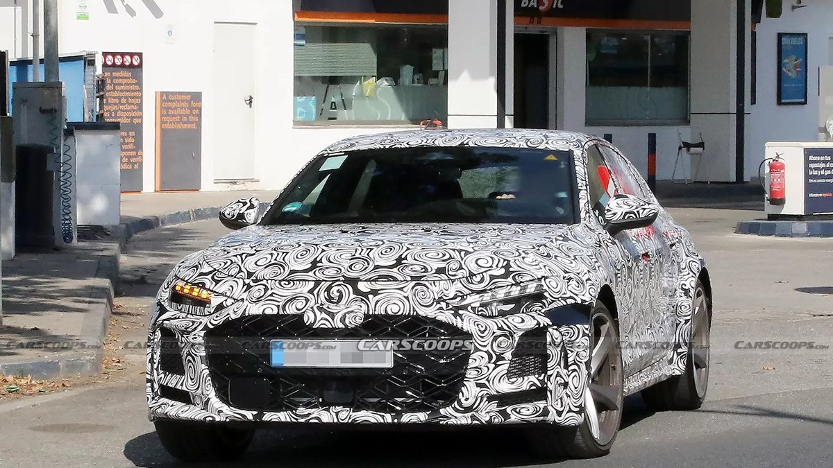 Audi готує новинку RS5 -  седан і Avant із потужною гібридною установкою та спортивним дизайном