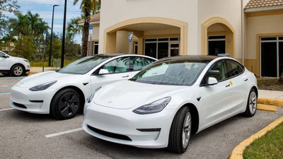 Hertz продаст еще 30 тысяч подержанных Tesla: какая цена - Auto24