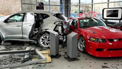 Hyundai Tucson против Ford Mustang SVT Cobra R: наезд года или бессмысленный рекорд - Auto24