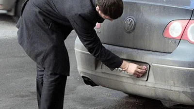 Який штраф передбачено за брудні номера - Auto24