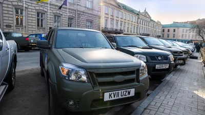 Кілька бойових підрозділів ЗСУ поповнили автопарк пікапами від британських фермерів - Auto24