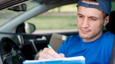 Як успішно скласти теоретичний іспит на "права" - Auto24