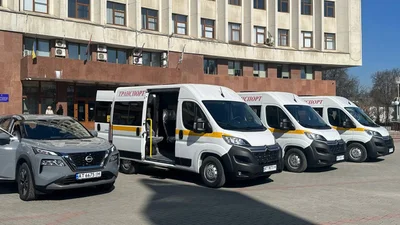 Общины Прикарпатья получили спецтранспорт: кого будут возить новые машины - Auto24