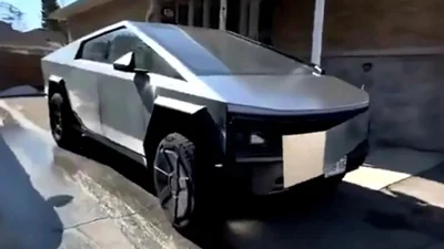 У електричних Tesla Cybertruck відпадають панелі кузова - Auto24