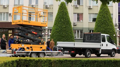 Ирпенская громада получила ножничный подъемник Haulotte Compact 10 - Auto24