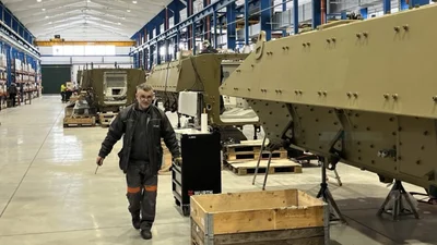 Словакия изготовила первый бронетранспортер Patria 8×8 AMV XP по документации финских разработчиков - Auto24