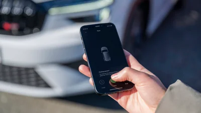 Škoda самостійно паркується за допомогою мобільного телефона - Auto24