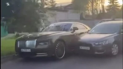 Rolls-Royce Spectre разбили в ДТП - Auto24