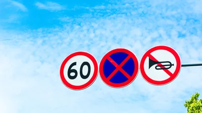 У поліції нагадали де заборонено зупиняти автомобіль - Auto24