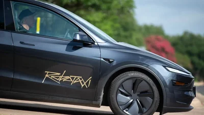 Tesla запустила роботаксі у комерційному режимі - Auto24