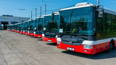 Прага передала Черновцам 15 низкопольных автобсов - Auto24